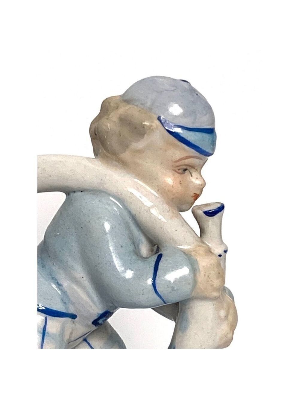 Vintage L and M Inc Blue White Boy Vase - Picture 8 of 9